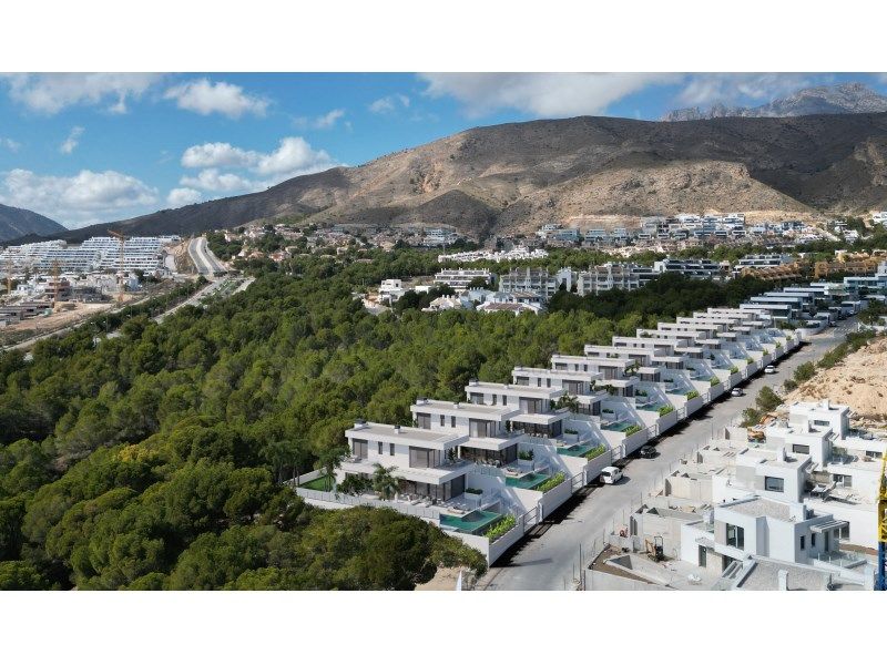 Property photo 3 of 27