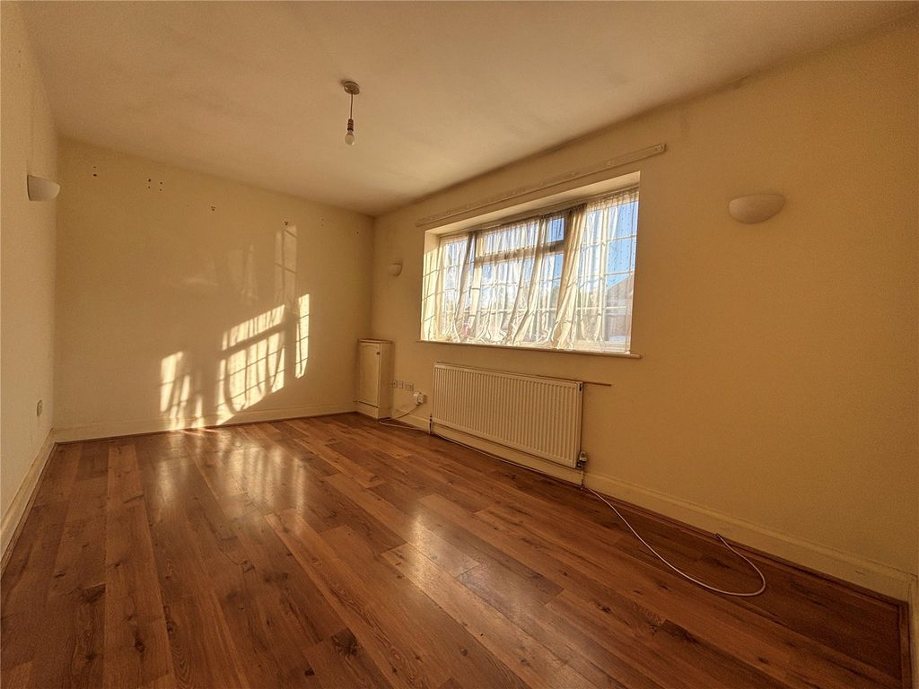 Property photo 3 of 11 Picture No. 12