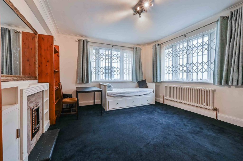 Property photo 1 of 5