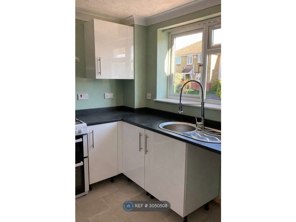 Property photo 3 of 10 Kitchen