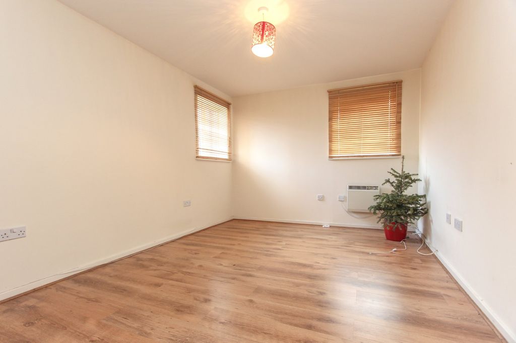 Property photo 3 of 9 Photo 03