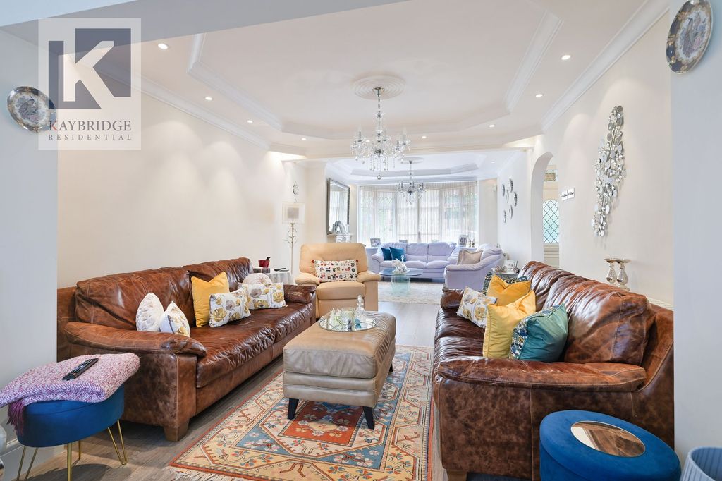 Property photo 2 of 19 Ruxley Lane, Epsom - Kt19 0Hy