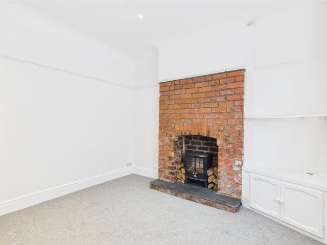 Property photo 3 of 17 Lounge 2