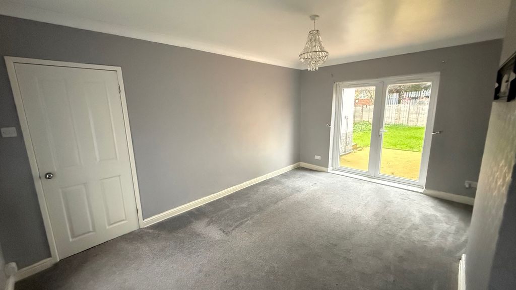 Property photo 2 of 8 Image