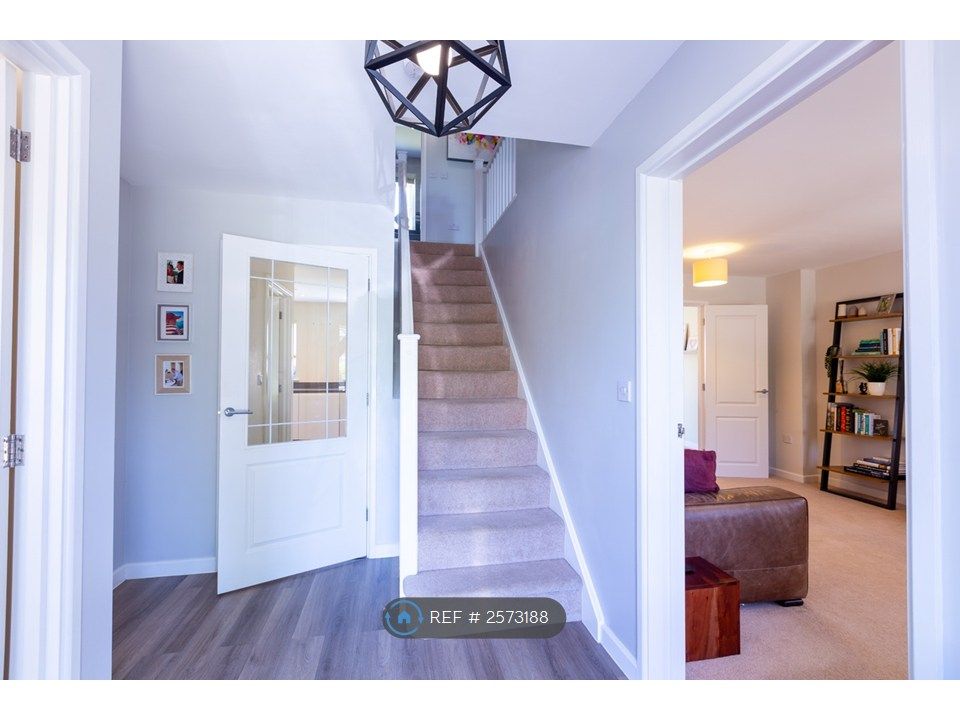 Property photo 3 of 35 Foyer