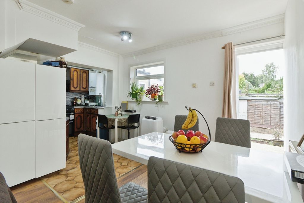 Property photo 3 of 32 Pbox-Img.Jpg