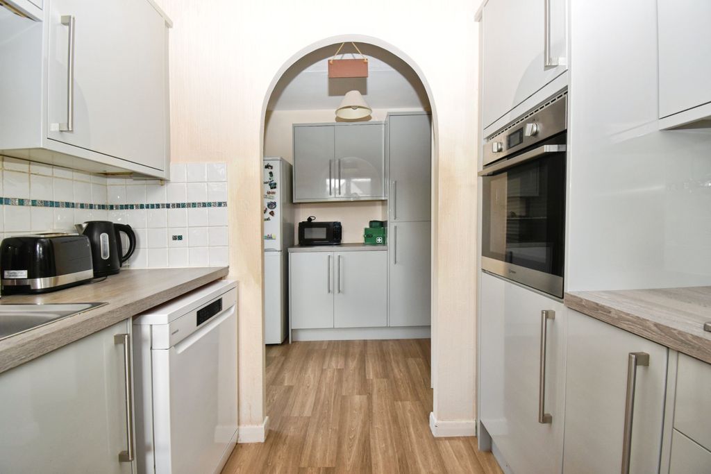 Property photo 2 of 10 Kitchen