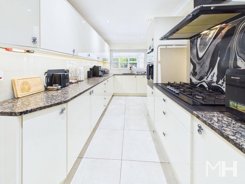 Property photo 3 of 29 Kitchen