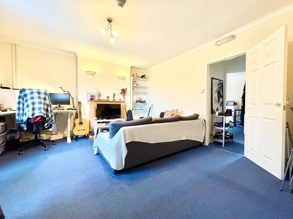 Property photo 3 of 6 Living Room