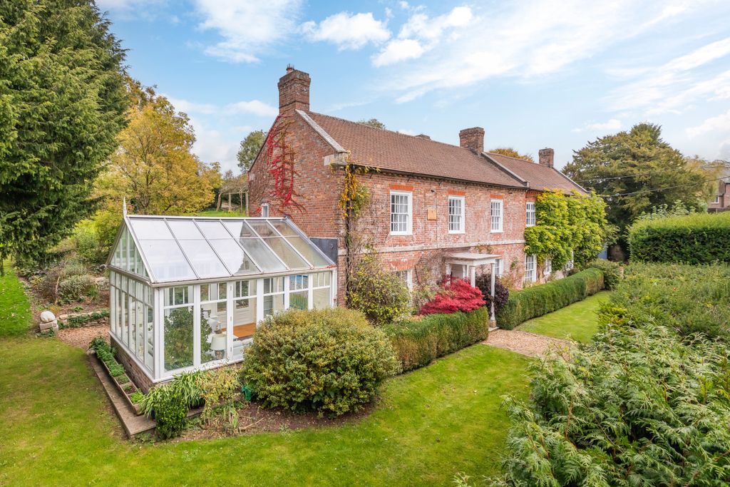 Property photo 1 of 22 Yew House