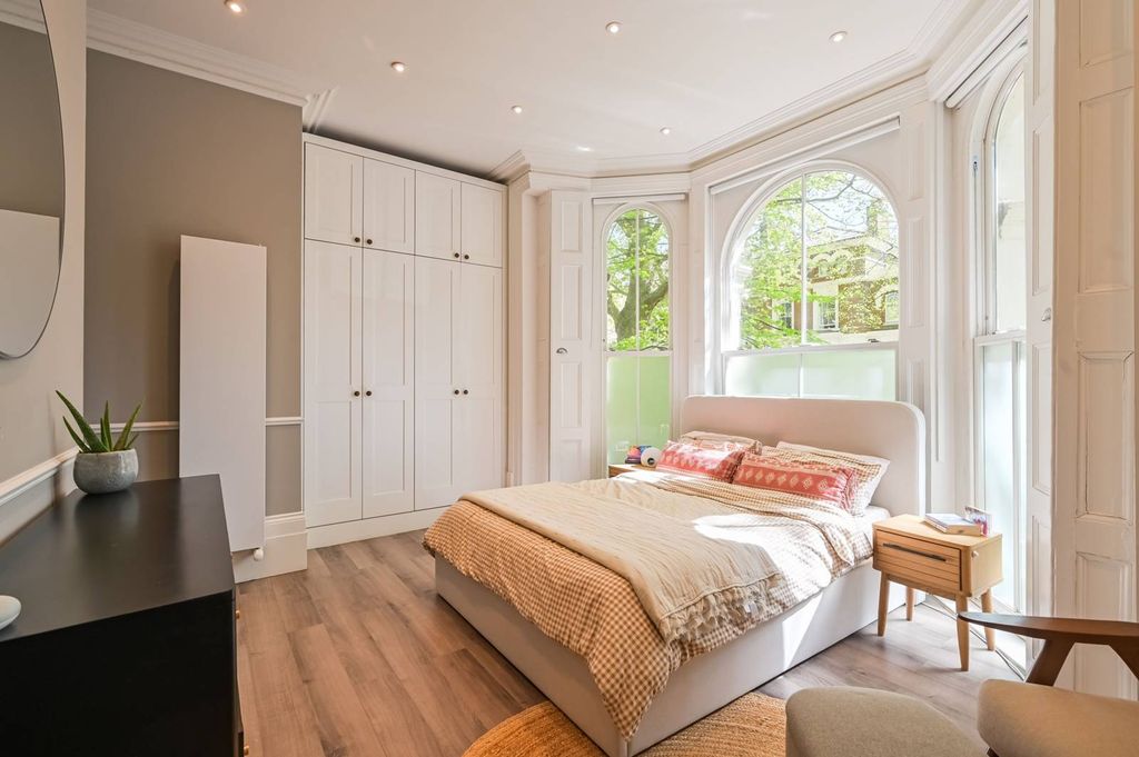 Property photo 2 of 27