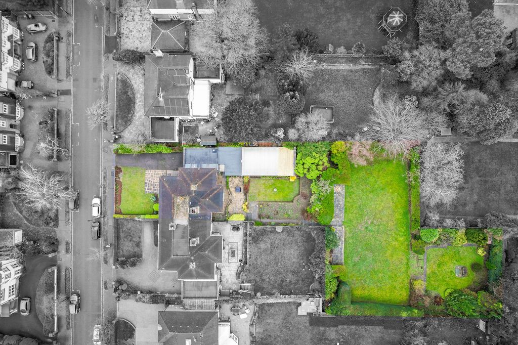 Property photo 2 of 31