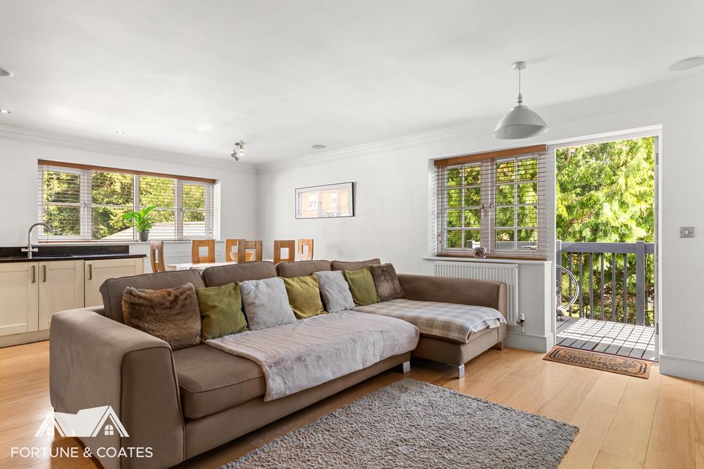 Property photo 2 of 19 Mulberrygardens_16.Jpg