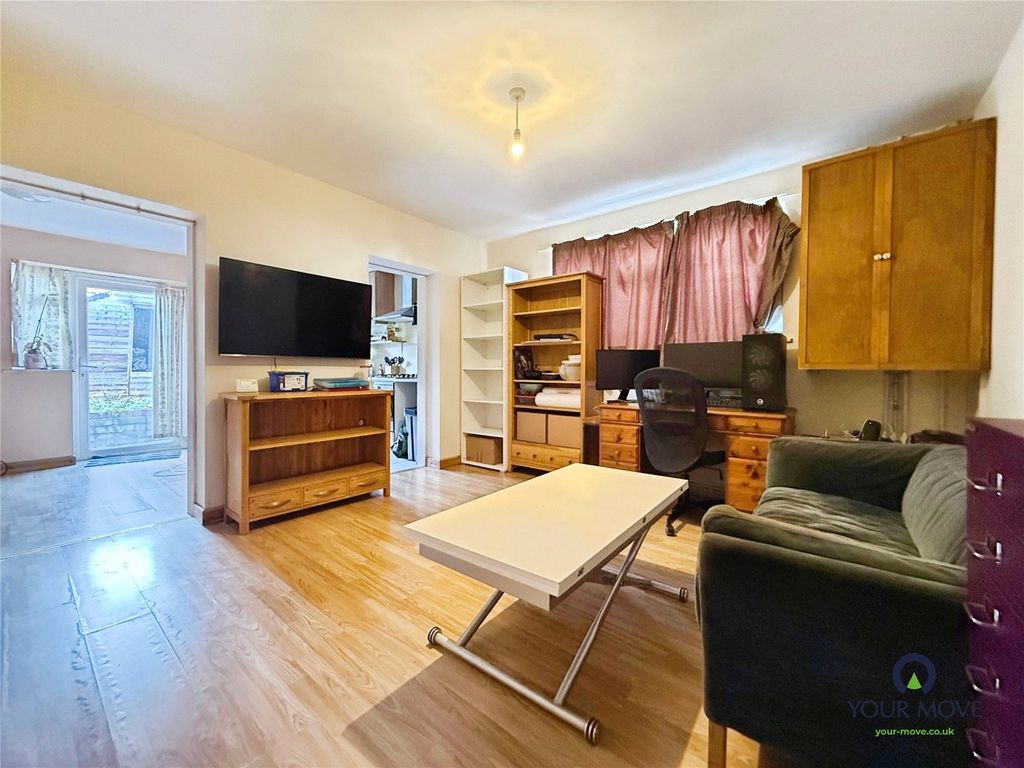 Property photo 2 of 13 Picture No. 12