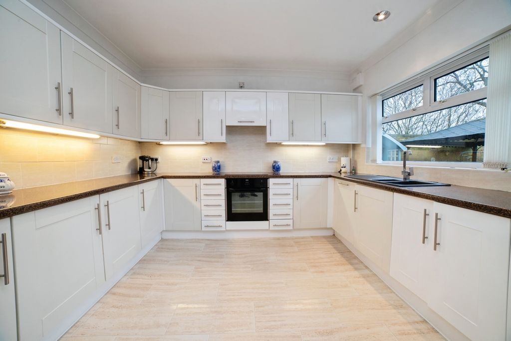 Property photo 2 of 19 Kitchen/Diner