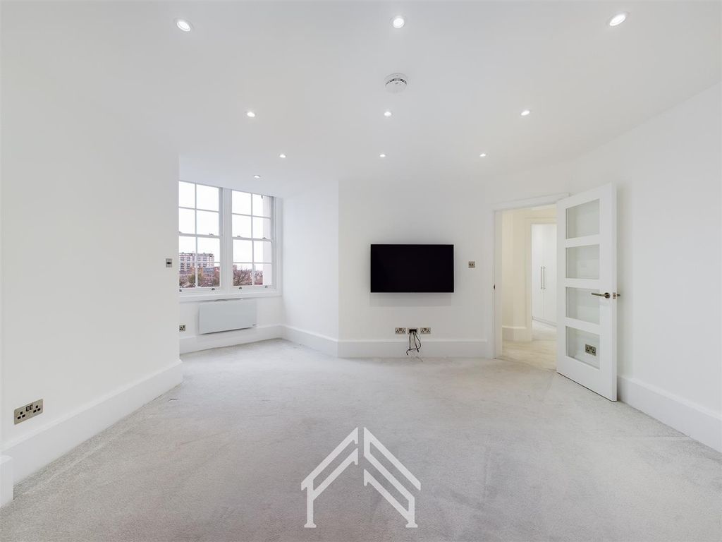 Property photo 2 of 10 Cam01353G0-Pr0037-Still006.Jpg