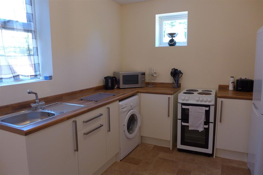 Property photo 2 of 5 Kitchen .Jpg