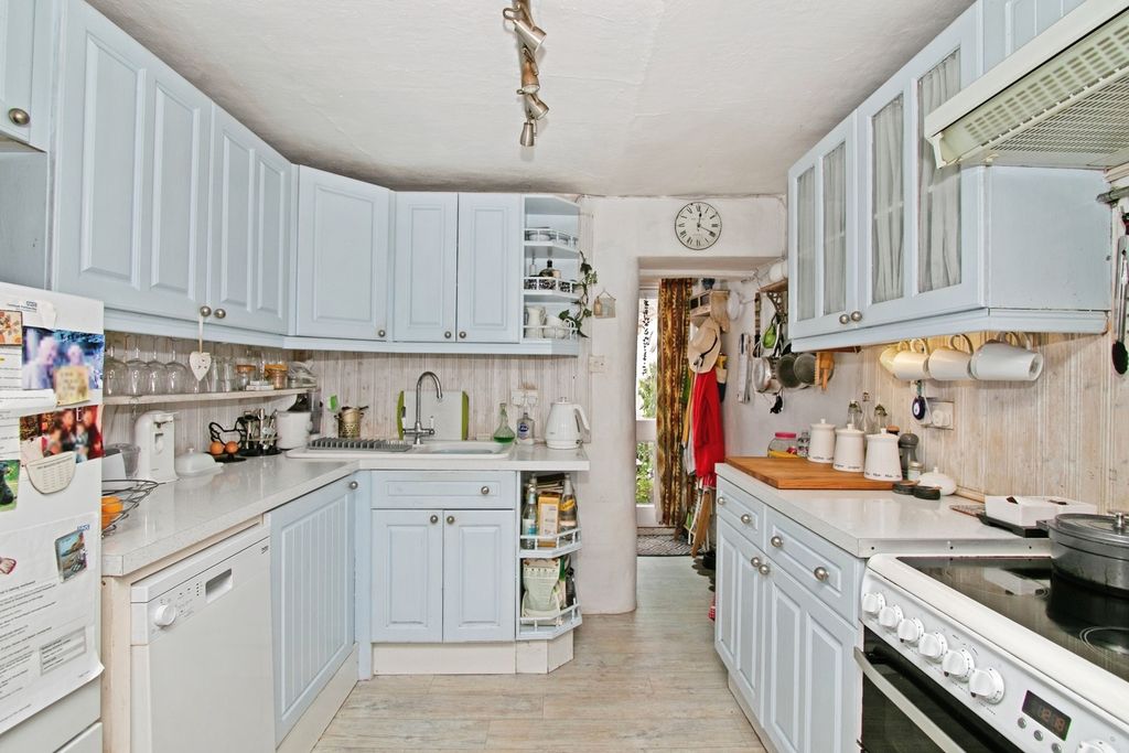 Property photo 3 of 17 Photo