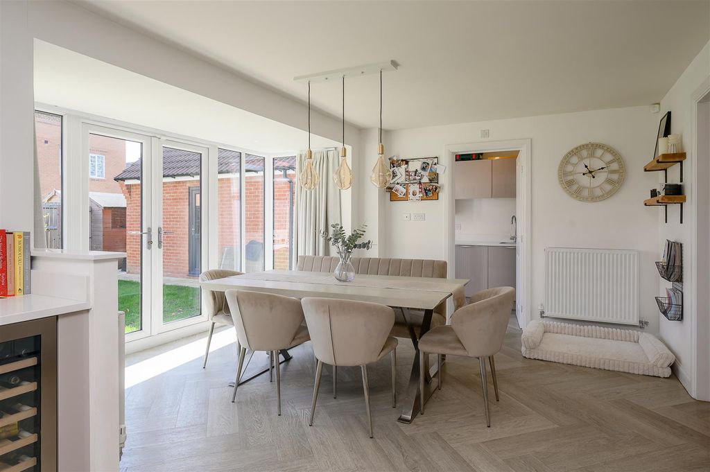 Property photo 3 of 25 Kitchen Diner