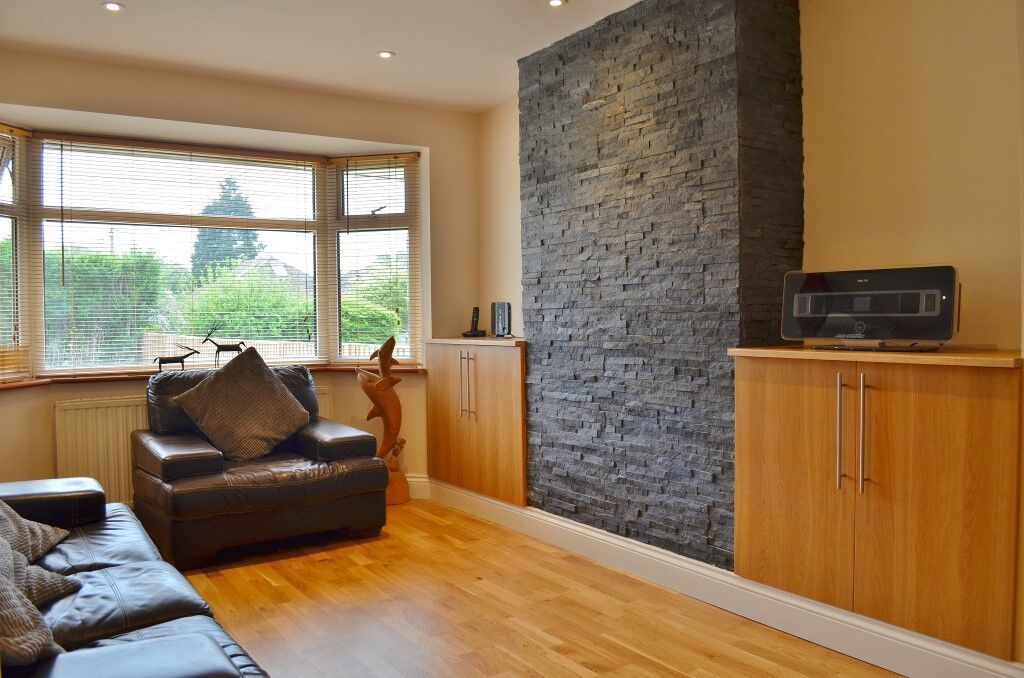 Property photo 3 of 18 Feature Wall And Storage