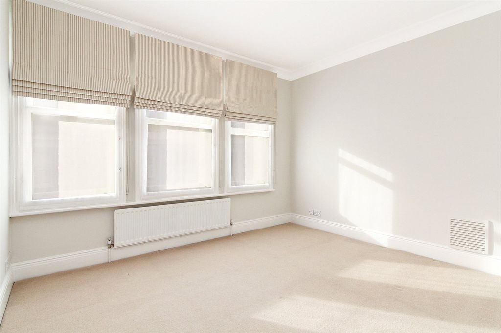 Property photo 3 of 9 Bedroom