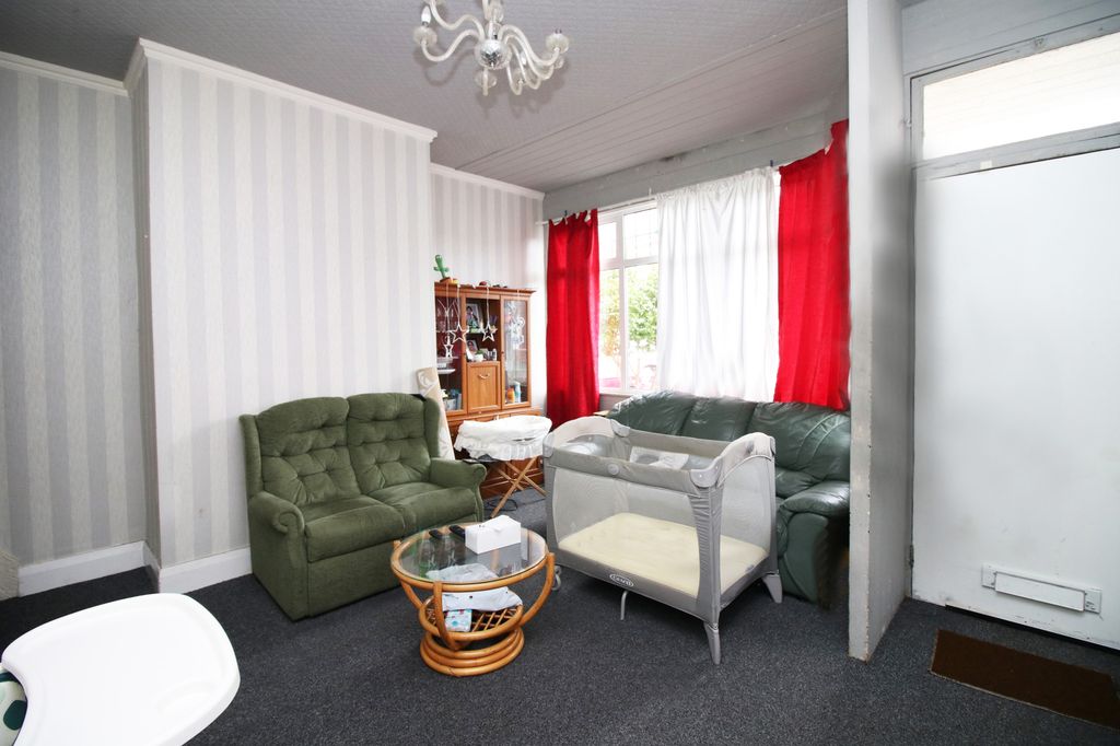 Property photo 2 of 8