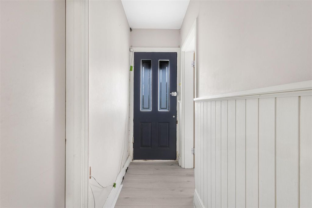 Property photo 2 of 15 Entrance Porch