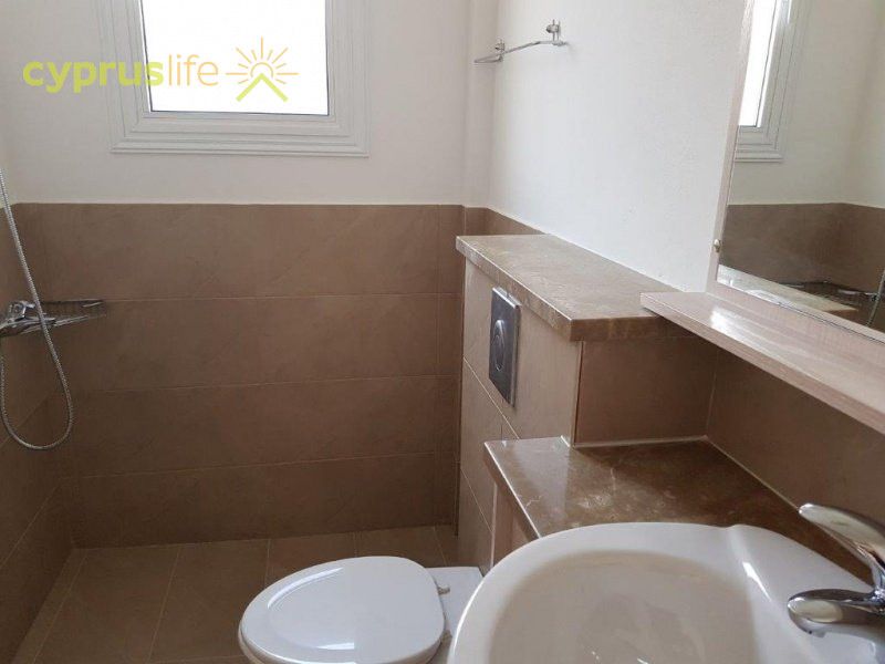 Property photo 2 of 33