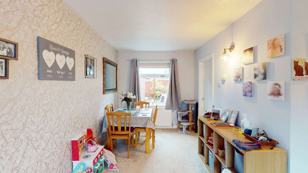 Property photo 3 of 11 Dining Area