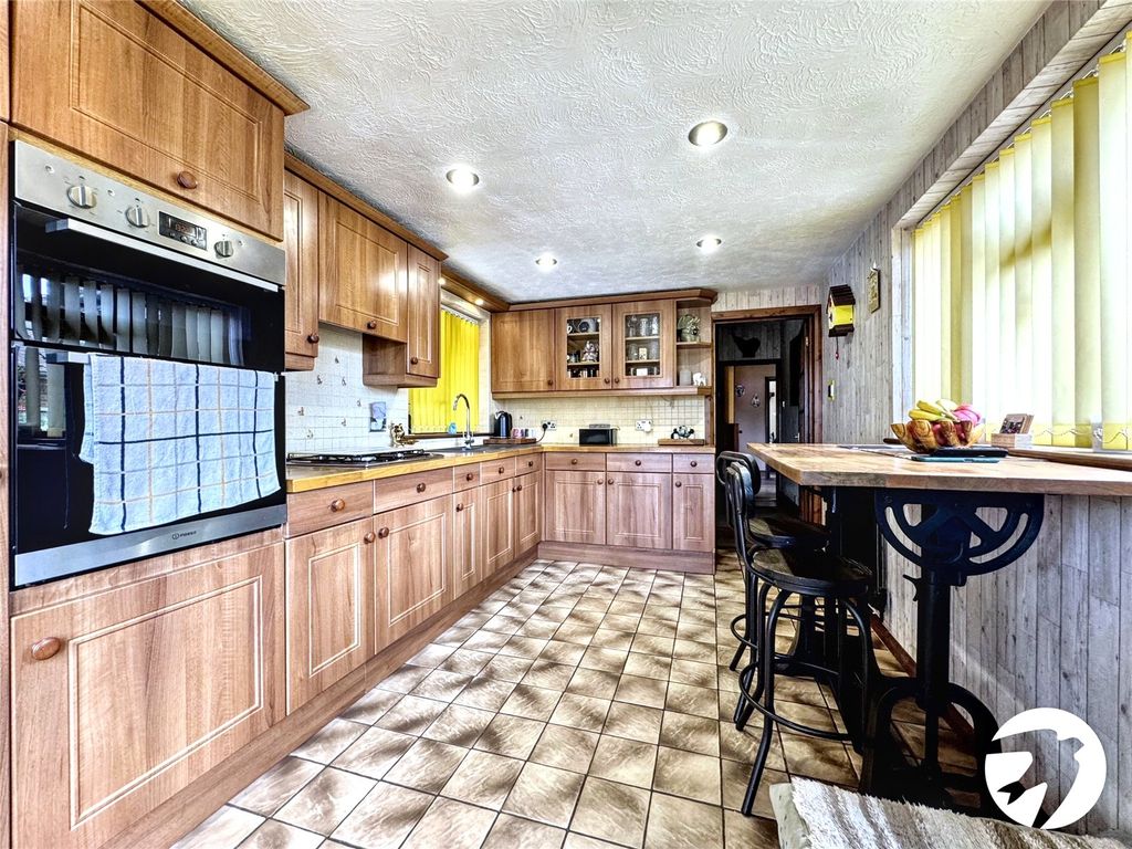 Property photo 3 of 24 Picture No. 16