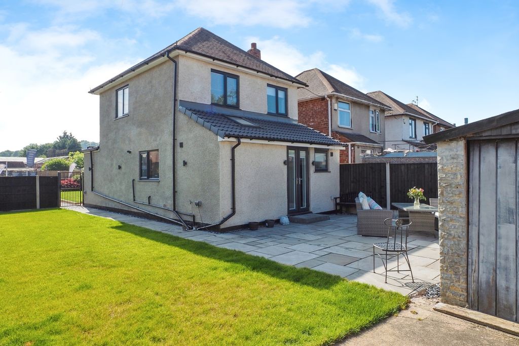 Property photo 2 of 18 Side &amp; Rear Garden