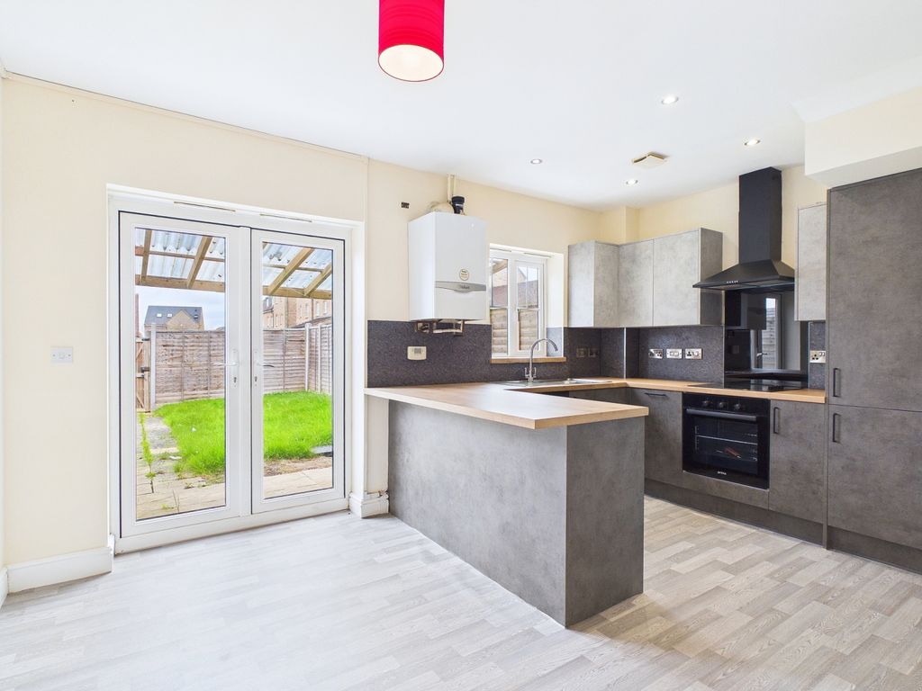 Property photo 3 of 12 Cam01909G0-Pr0483-Still011