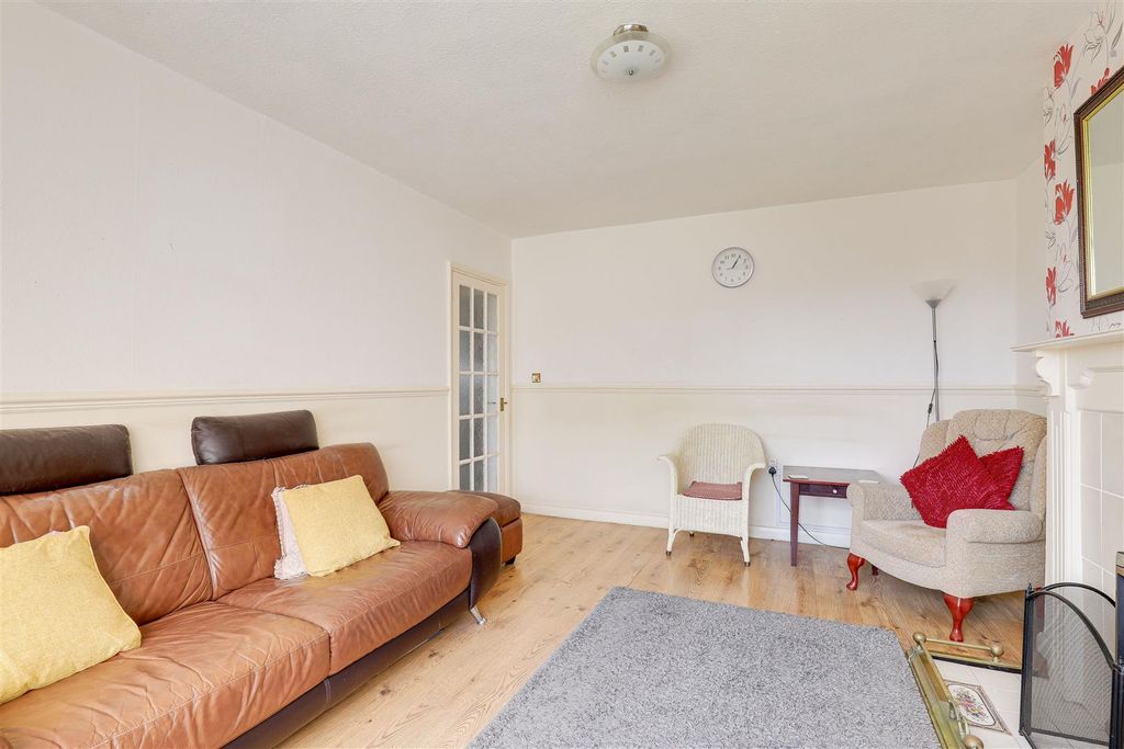 Property photo 3 of 15 10901.Jpg