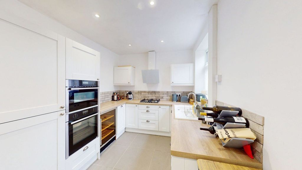 Property photo 3 of 22 Kitchen