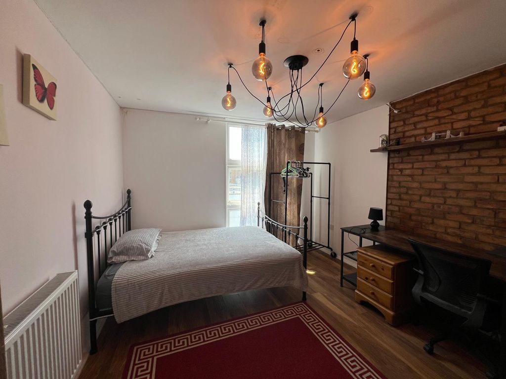 Property photo 2 of 5