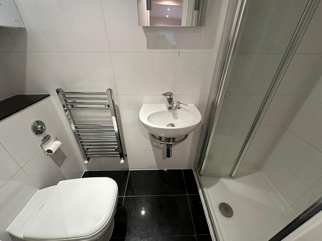 Property photo 3 of 4 Bathroom