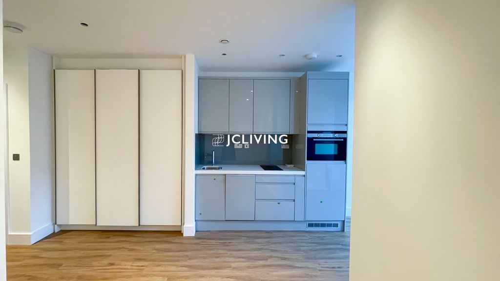 Property photo 1 of 7 Westgate House, West Gate, Ealing, W5