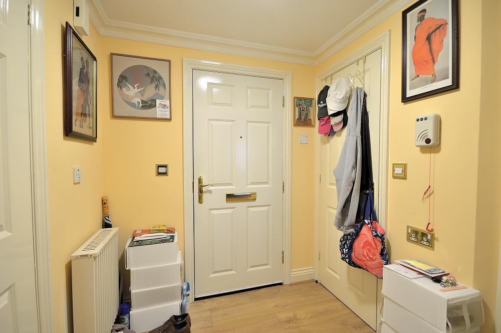 Property photo 3 of 11 Hallway 