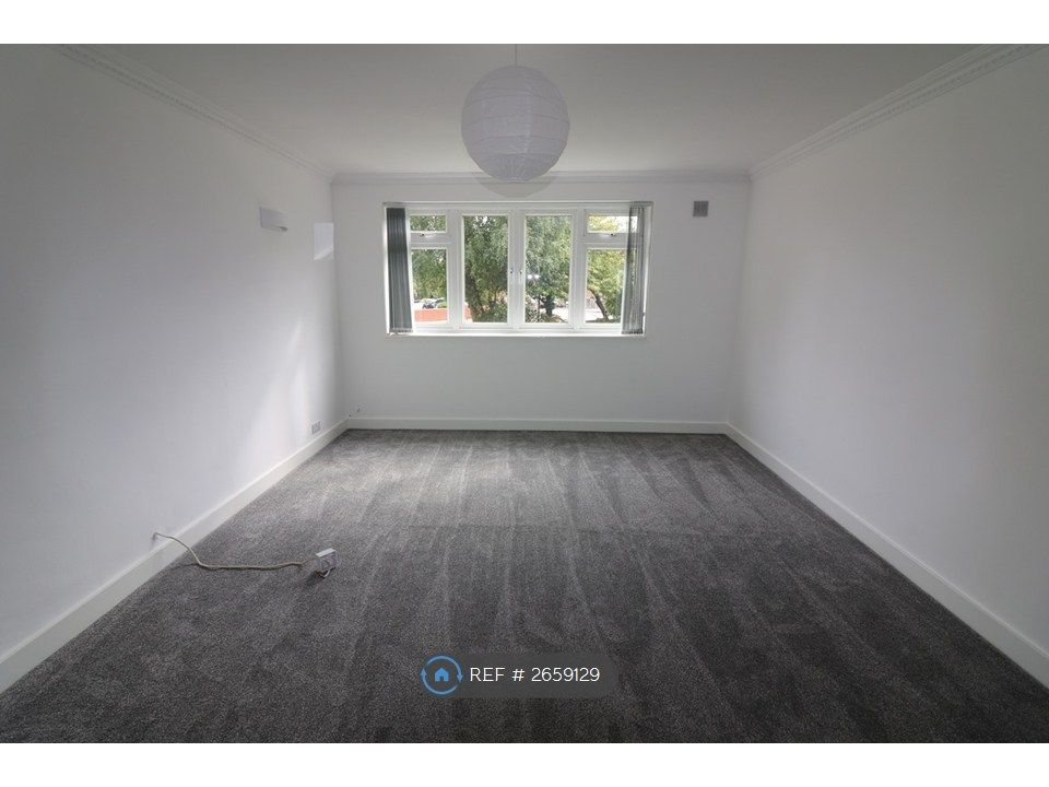 Property photo 3 of 35 Living Room