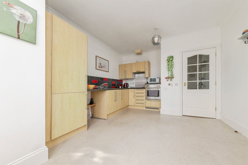 Property photo 3 of 15