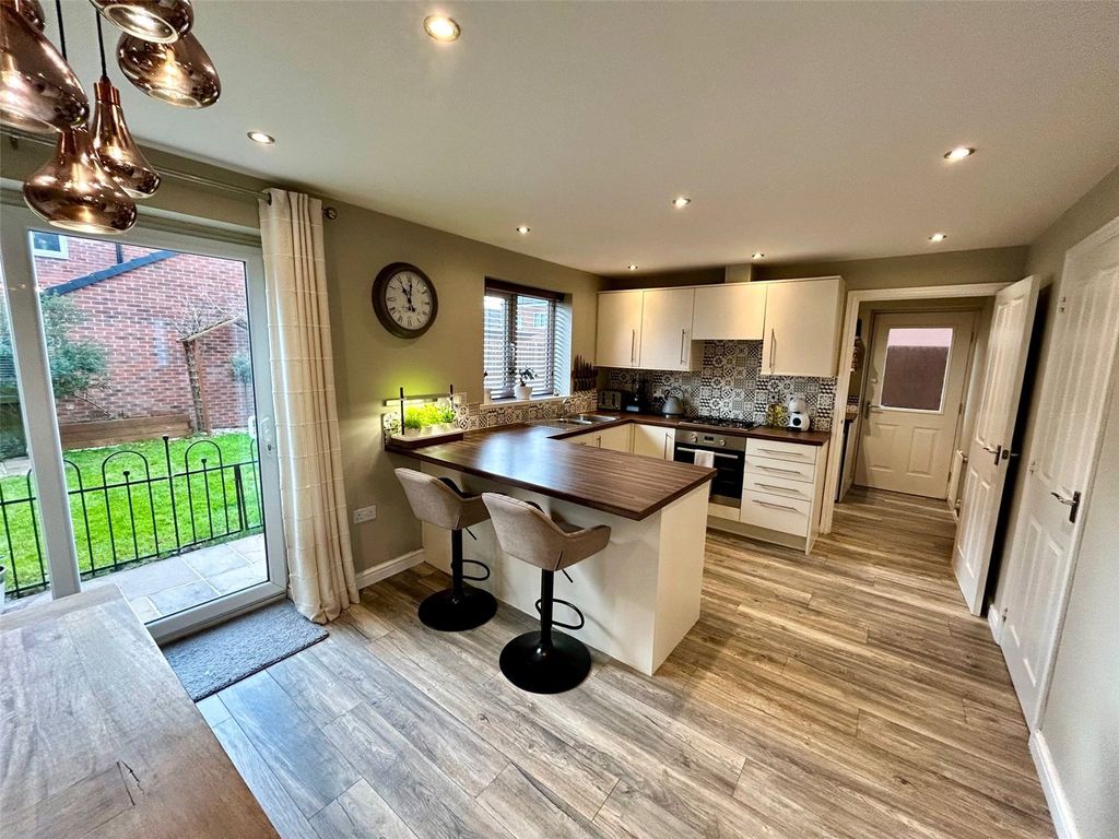 Property photo 2 of 14 Dining Kitchen