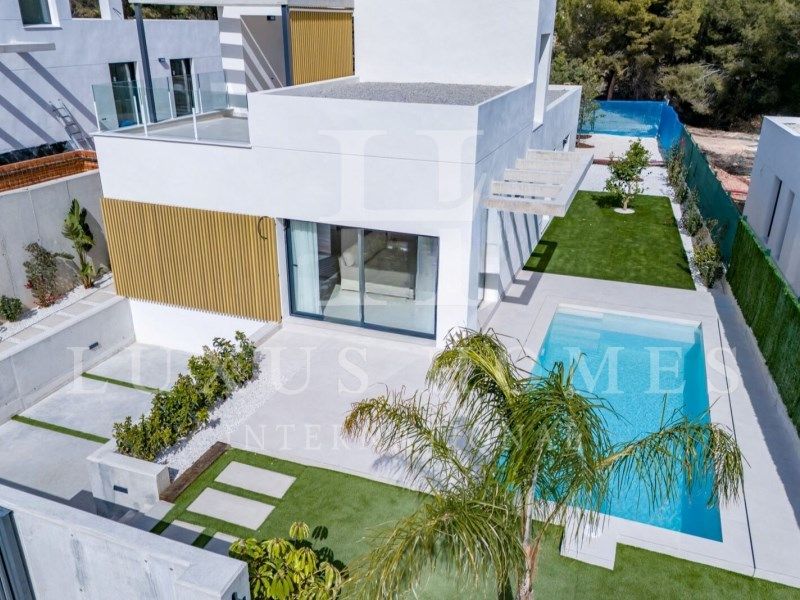 Property photo 2 of 42