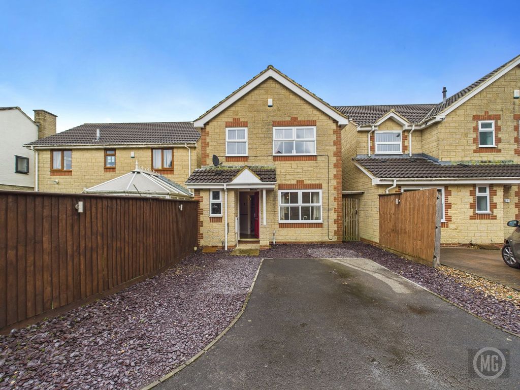 Property photo 1 of 15 House Front &amp; Driveway