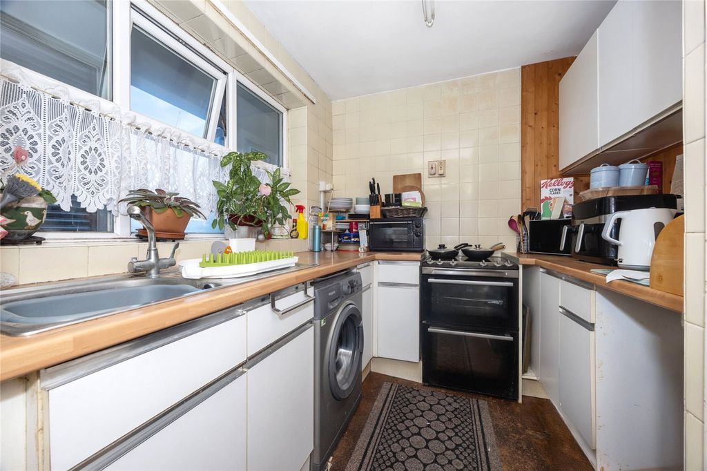 Property photo 2 of 12 Picture No. 14
