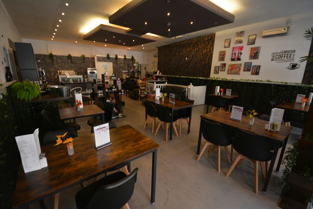 Property photo 3 of 11 Restaurant/Shop Floor