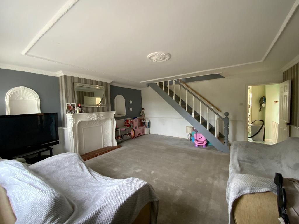 Property photo 2 of 11 Living Room 17'1 x 16'8