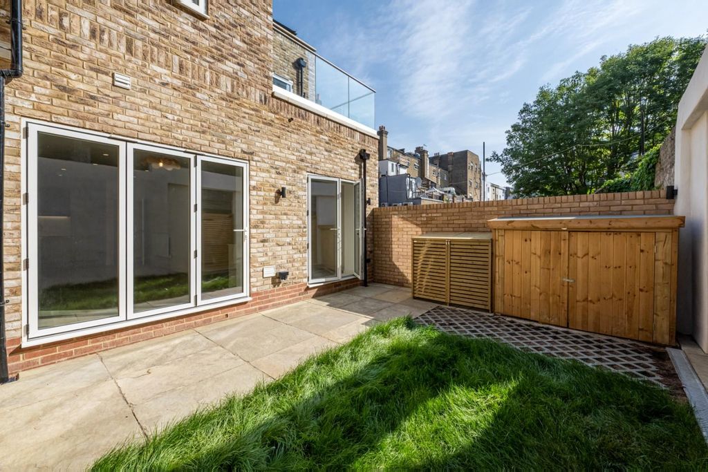 Property photo 3 of 10 Kilburn High Road 183F-015 Lr.Jpg