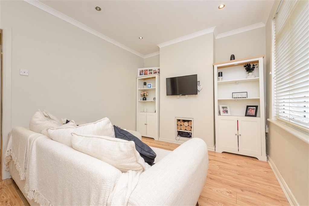 Property photo 2 of 8 Lounge