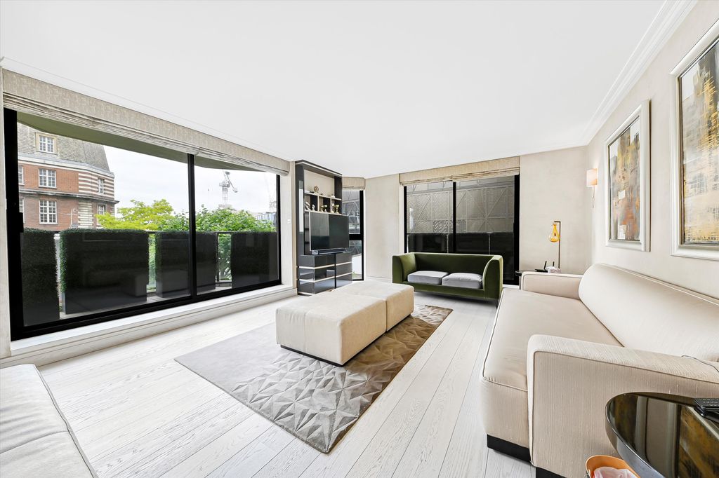 Property photo 3 of 18 Image