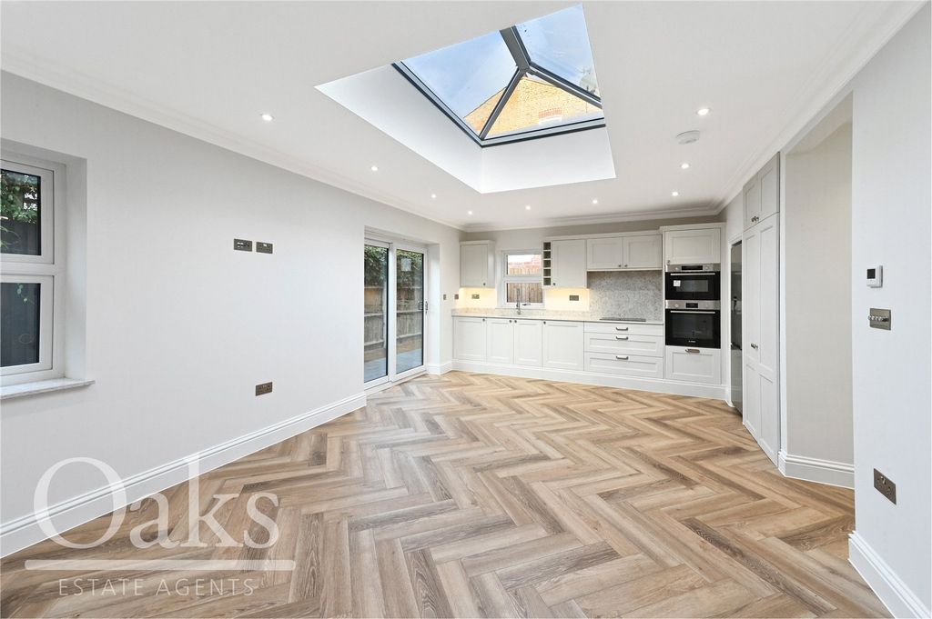 Property photo 3 of 8 Picture No. 05